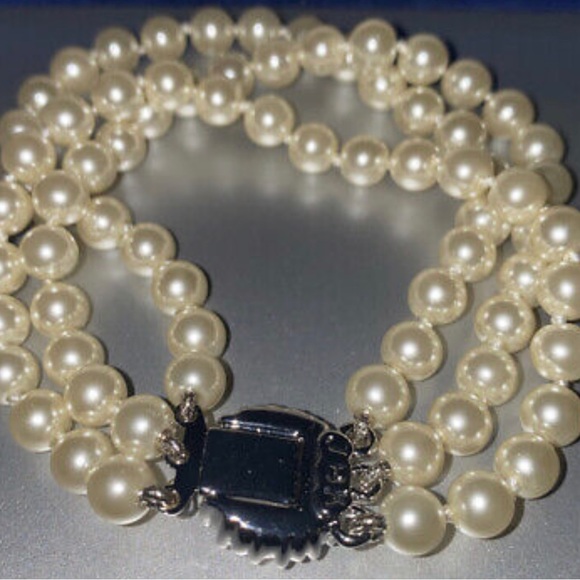 Camrose & Kross Pearl Jacqueline Kennedy Three Strand Bracelet w/ certif… - Picture 3 of 3